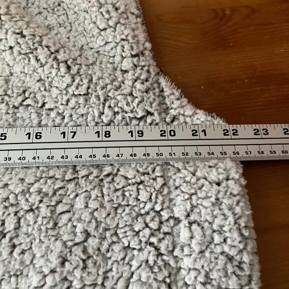 SERRA Ladies' Fur Vest Hoodie Gray color  2 side pockets Polyester Open front - Picture 14 of 15